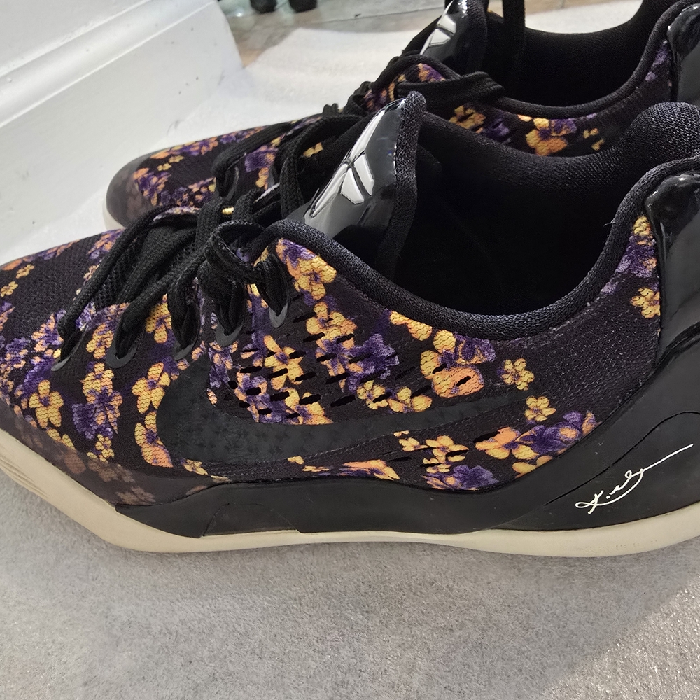 Nike Kobe "9 EM  Floral"Size 5.5y (GS).color Black,purpleand Yellow.